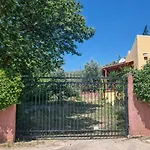 Sunshine - Peaceful Garden Escape & Parking Сasa de vacaciones