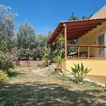 Sunshine - Peaceful Garden Escape&parking Ferienhaus Selianítika