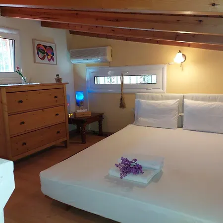 Prázdninový dům Sunshine - Peaceful Garden Escape & Parking Selianítika