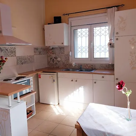 Prázdninový dům Sunshine - Peaceful Garden Escape & Parking Selianítika