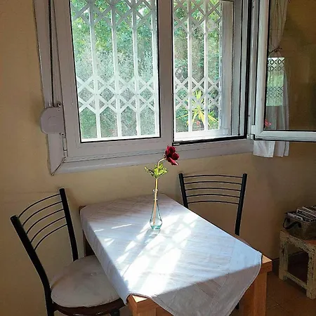 Sunshine - Peaceful Garden Escape & Parking