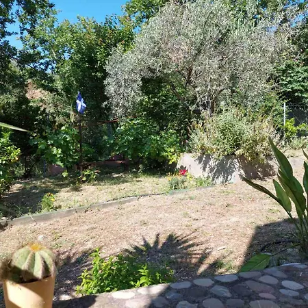 Prázdninový dům Sunshine - Peaceful Garden Escape & Parking