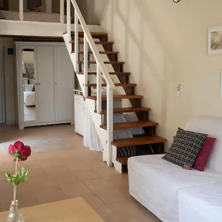 Ferienhaus Sunshine - Peaceful Garden Escape&parking Selianítika