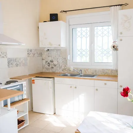 Sunshine - Peaceful Garden Escape & Parking Selianítika