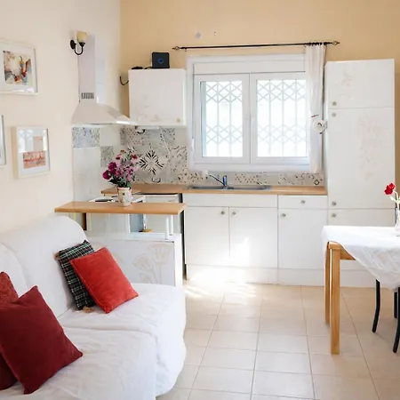 Sunshine - Peaceful Garden Escape & Parking Tatil Evi