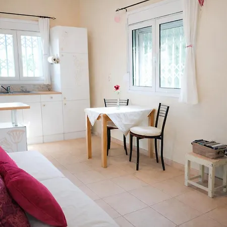 Feriehus Sunshine - Peaceful Garden Escape & Parking *