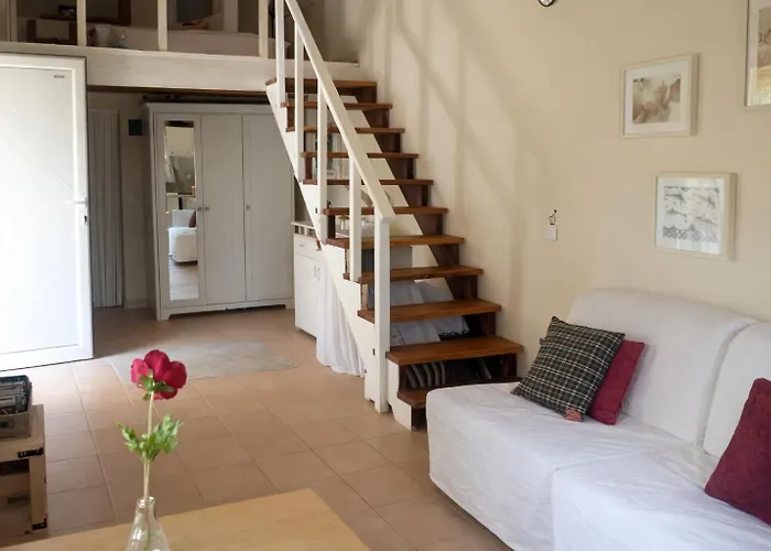 Ferienhaus Sunshine - Peaceful Garden Escape&parking Selianítika