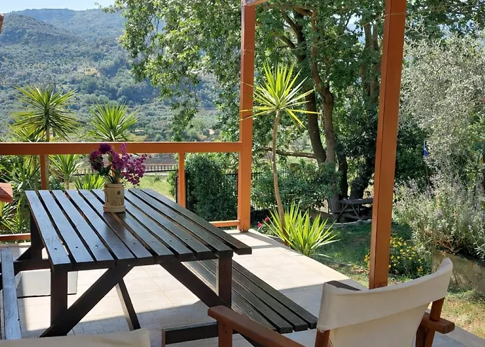 Nyaraló Sunshine - Peaceful Garden Escape & Parking Szelianítika