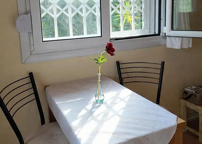 Sunshine - Peaceful Garden Escape&parking