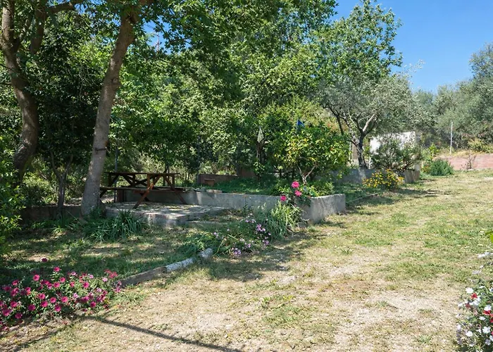 Sunshine - Peaceful Garden Escape & Parking * Szelianítika