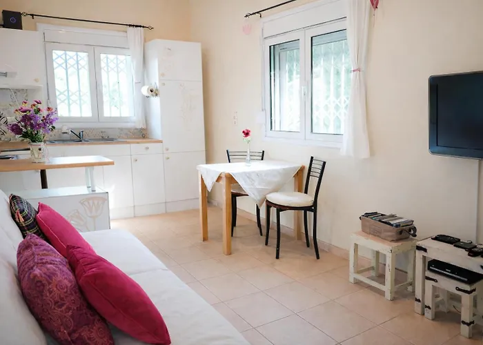 Nyaraló Sunshine - Peaceful Garden Escape & Parking *